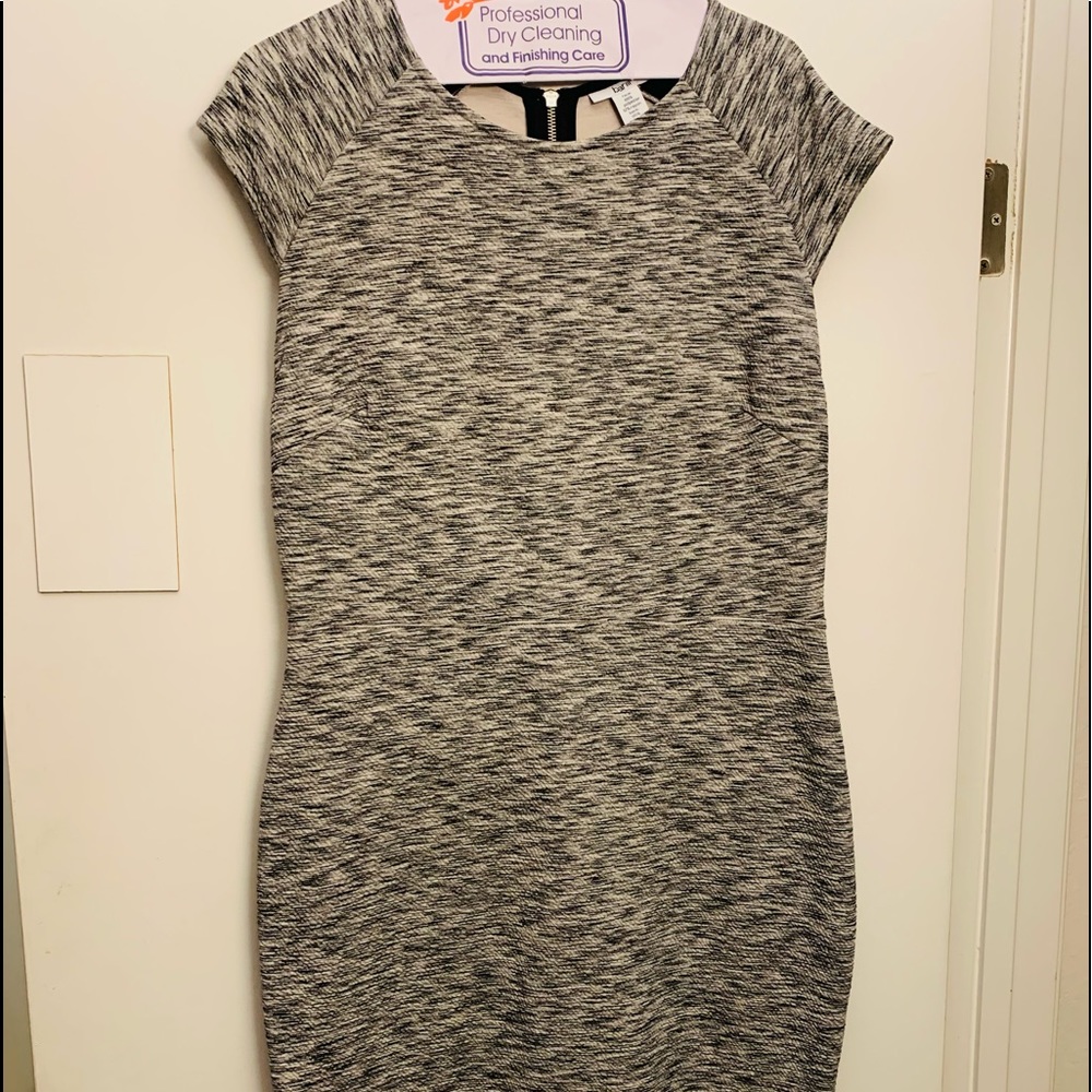Women’s Bar lll fitted dress with exposed back zipper size large